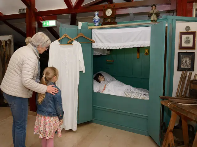 Van Blanckendaell Park oma en kleinkind in het museum